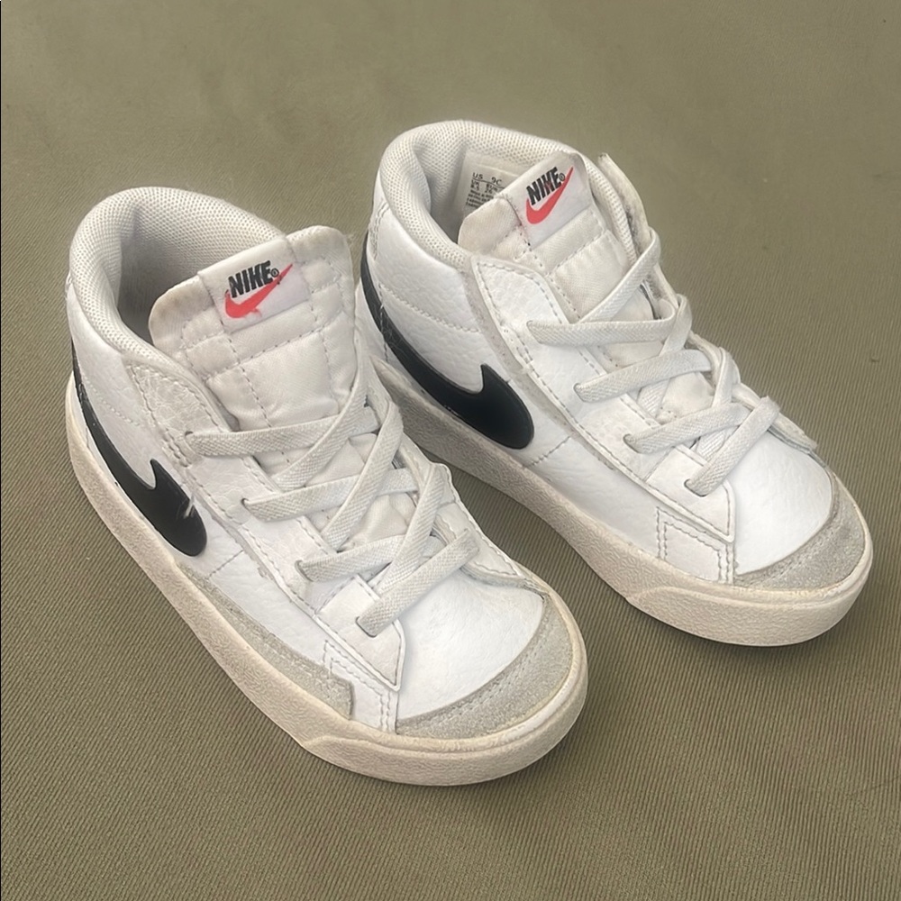 Nike Kids'  leather White & Black High-Top, w Velcro size 9C Toddler’s Sneakers